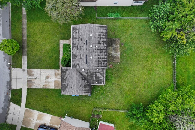 Building Photo - 2208 Kensington Dr