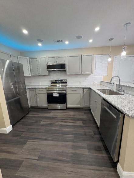 Building Photo - 415 Highland Ave