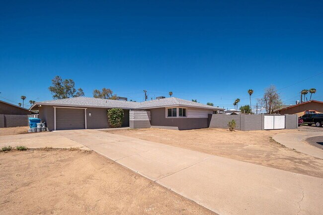 Building Photo - 4002 N 59th Dr