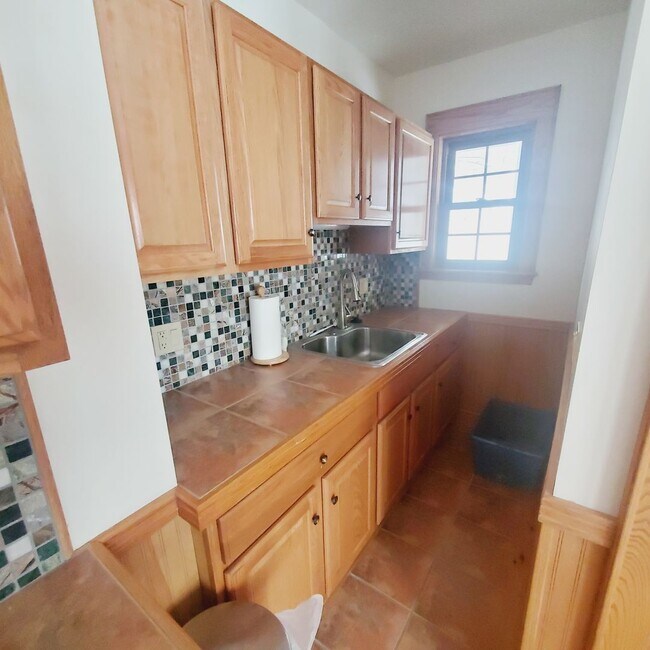 Building Photo - Charming Roslindale 2 Bd 1 Bath w Garage and Green Space