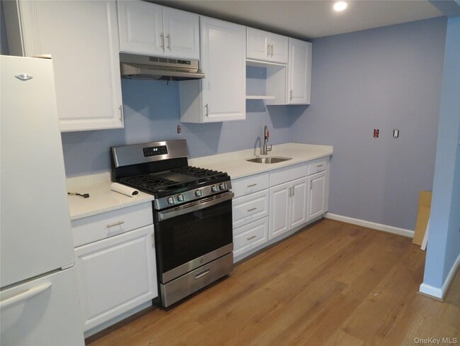 Building Photo - 329 Strawtown Rd