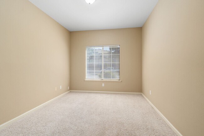 Building Photo - 2940 E Brandon Ln