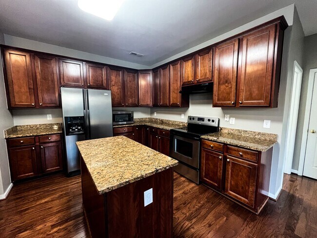 Building Photo - Gorgeous 4 Bedroom, 2 1/2 Bathroom Home in...