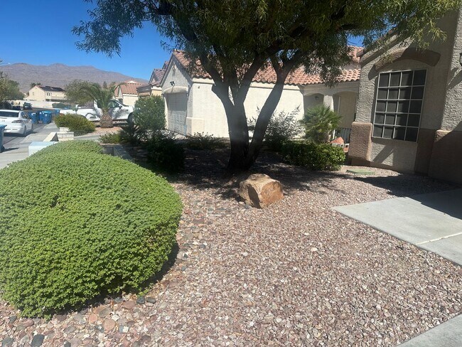 Building Photo - NW!! Single Story Home!! No Carpet!! Pot S...
