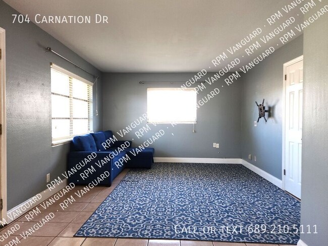Building Photo - 704 Carnation Dr