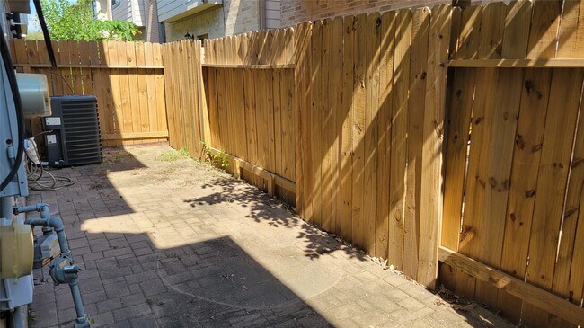 Building Photo - 218 Plaza Del Sol Park