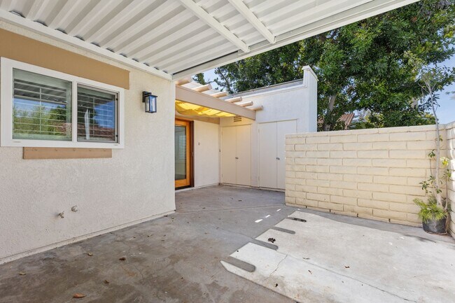 Building Photo - 2322 Via Puerta