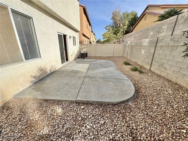 Building Photo - 10992 Scotch Rose St