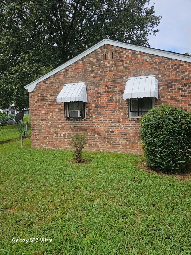 Building Photo - 1854 Blair Hunt Dr