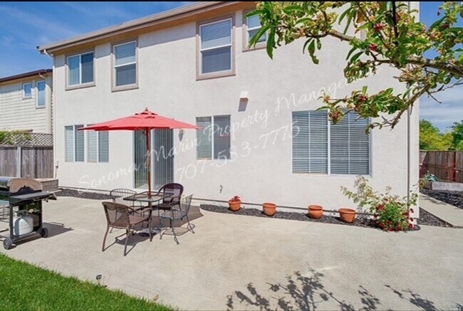 Building Photo - 4 Bedroom Home Corner Lot ~ 1 bedroom on 1st evel ~ 3 Full Bathrooms