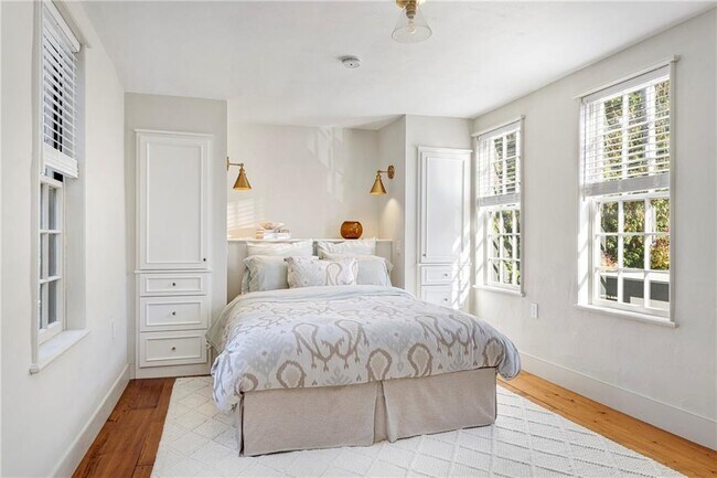 Building Photo - 108 Prospect Hill St