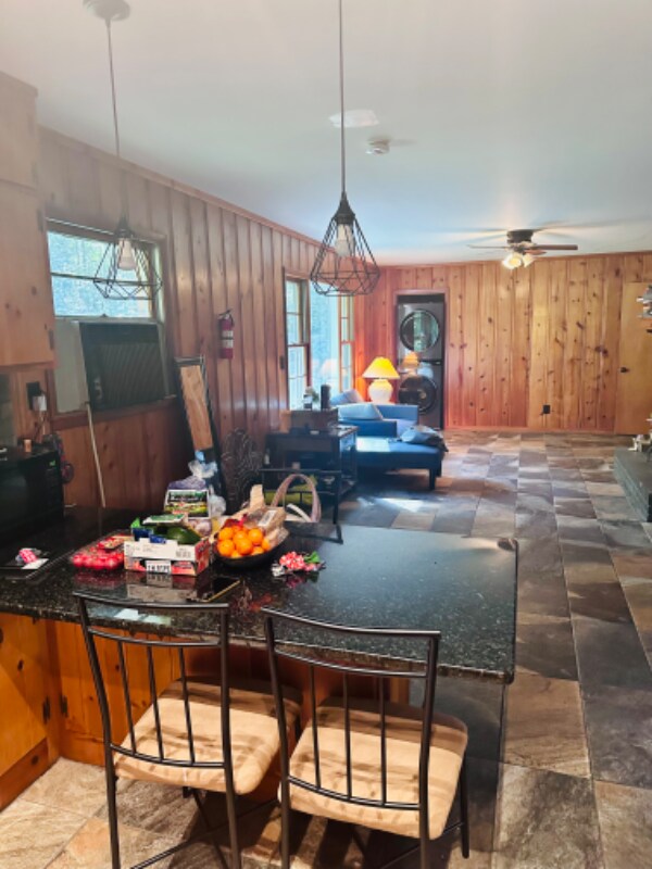 Family sitting - 2562 Meadow Lark Dr