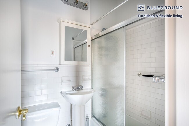 Building Photo - 952 5th Ave