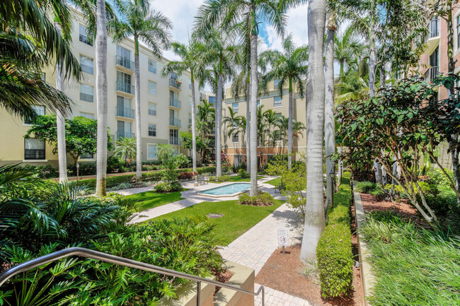 Building Photo - 720 S Sapodilla Ave