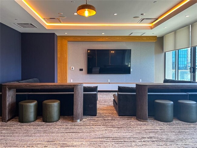 Building Photo - 400 Central Ave