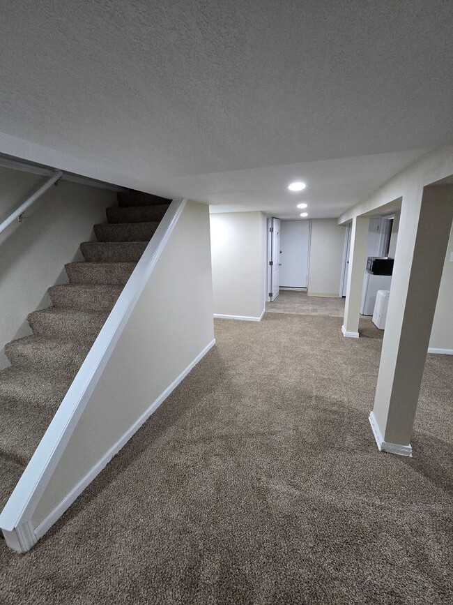 Building Photo - Newly renovated Beechview Home with Bonus ...