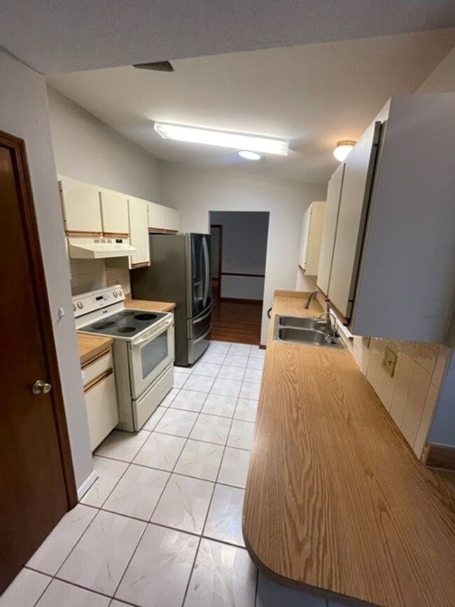 Building Photo - 356 Pipit St NE