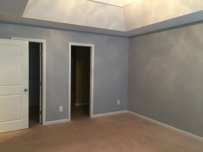 Building Photo - 725 Whispering Willow Way