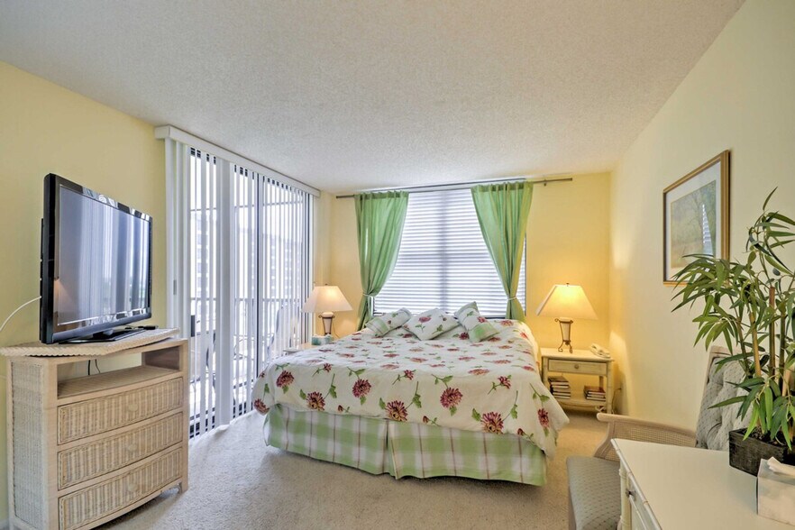 Building Photo - 5760 Midnight Pass Rd