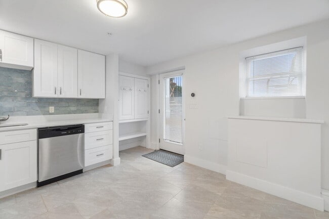 Building Photo - 6107 JFK Blvd E