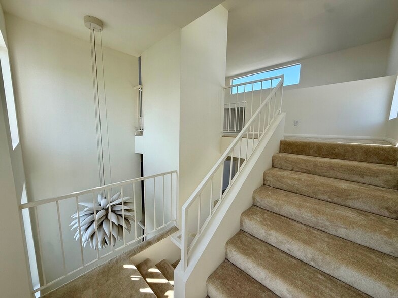 Building Photo - 1937 Euclid St