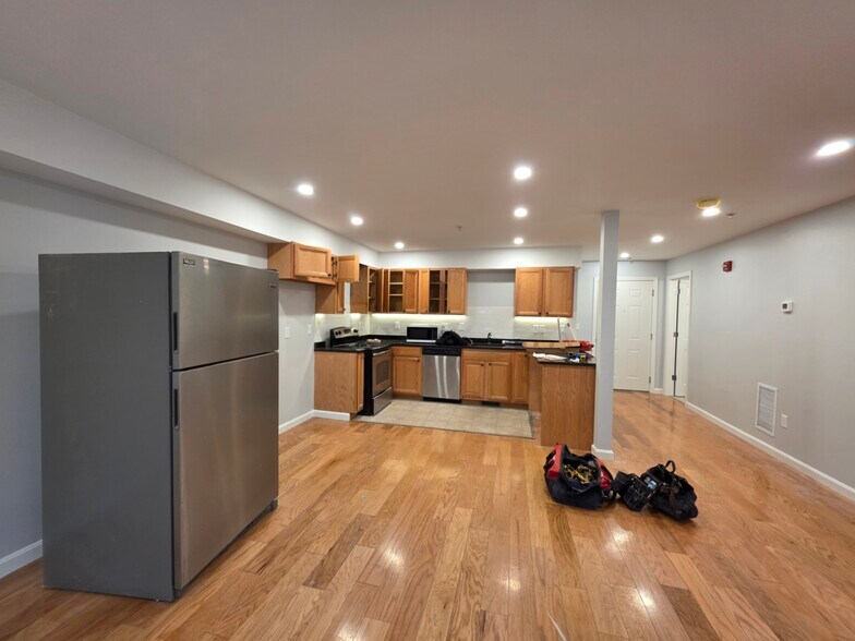 Building Photo - 34 Raymond St