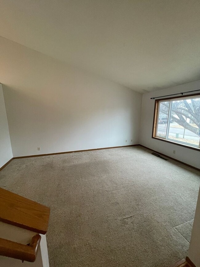 Building Photo - 4 Bedroom, 2 Bath Home for Rent