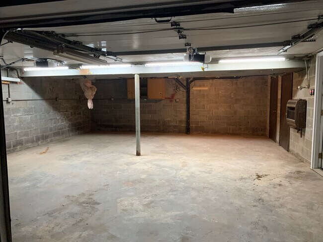 Building Photo - 4268 Sample Ct