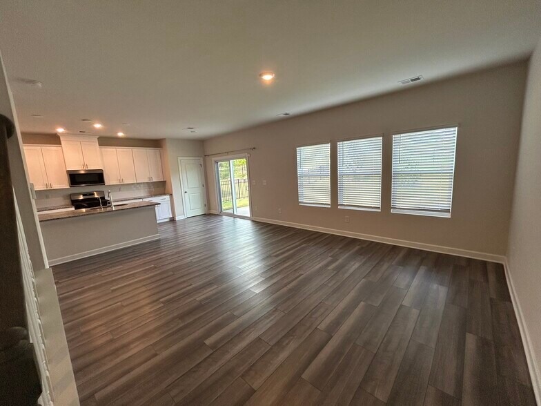 Building Photo - 2016 Belterra Dr