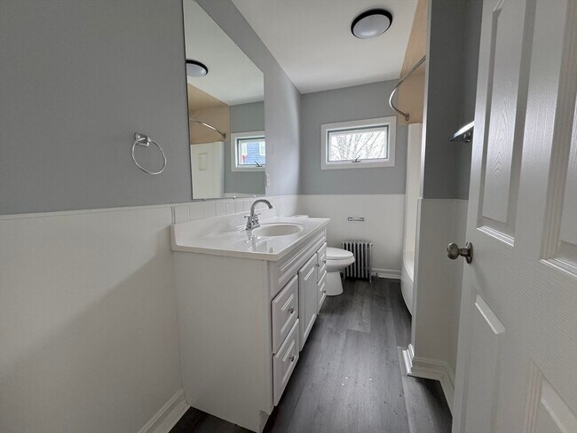 Building Photo - 281 Blackstone St