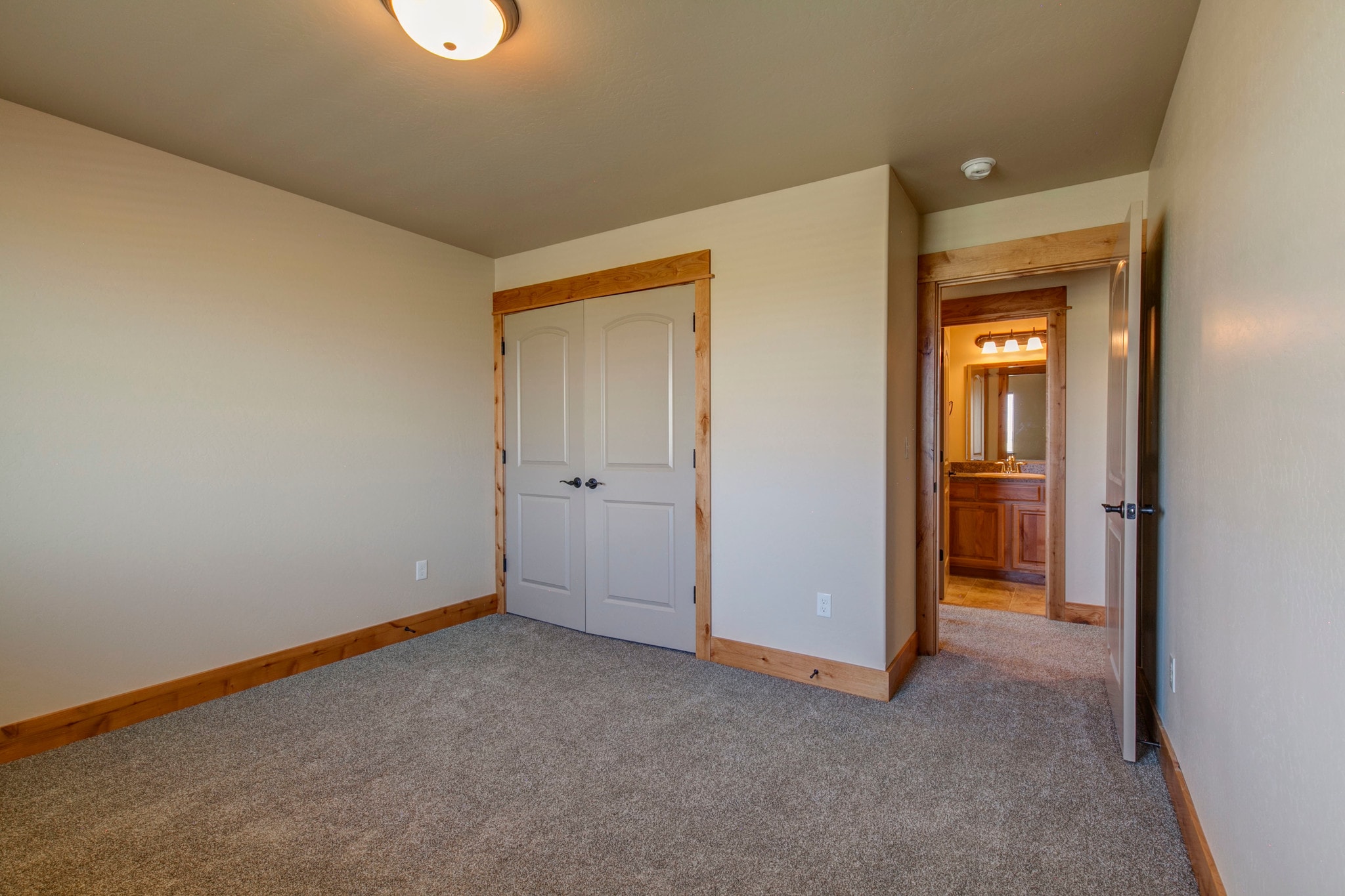 Building Photo - 4737 Sherwood Way