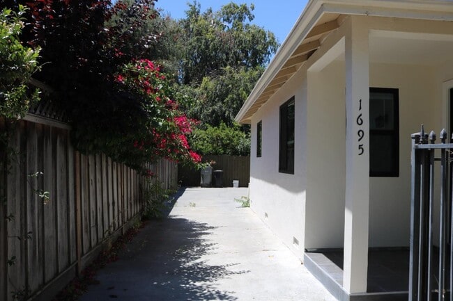 Building Photo - 1695 Lincoln Ave