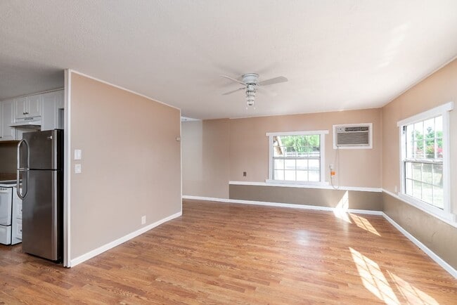 Building Photo - One bedroom Private home on Horse Property
