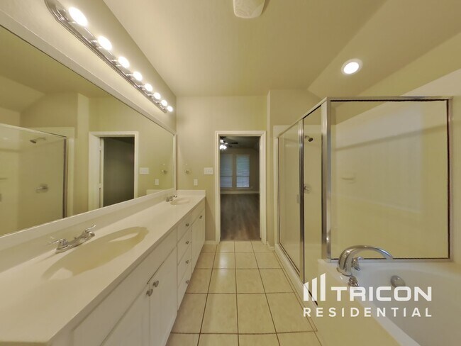 Building Photo - 1505 Parkside Dr