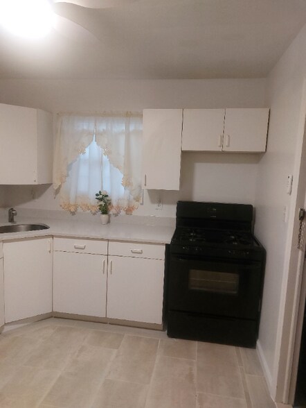 Primary Photo - 70 Stewart Ave