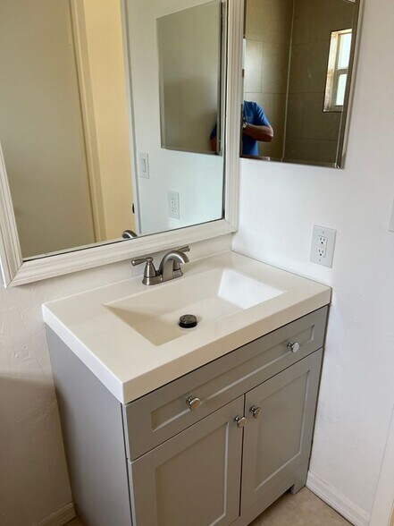 Building Photo - 10309 Kentucky St