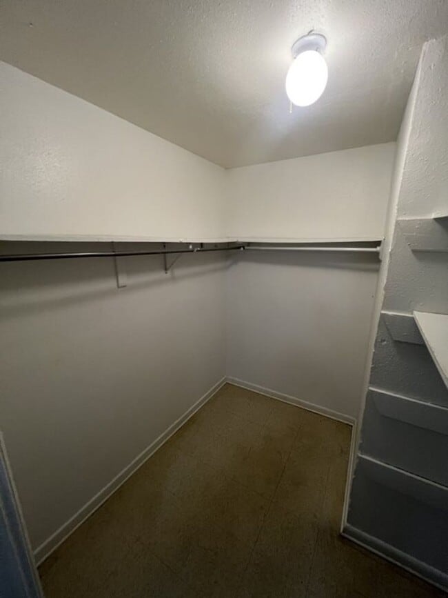 Building Photo - 2 bedroom, 2 bath apartments in Sherwood F...