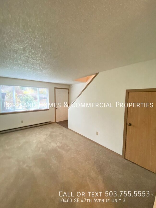 Building Photo - Milwaukie Triplex - 2 Bedroom