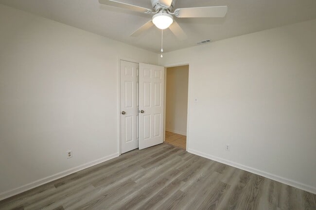 Building Photo - 2816 Kirkwood Cir