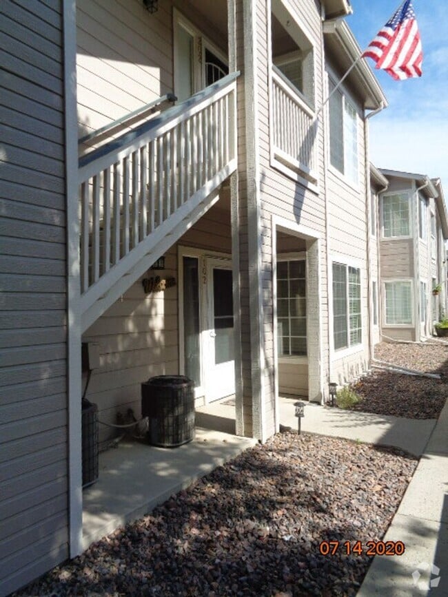 Building Photo - Stunning 2 BR/2 BA Lower Level Condo w/ 1 ...