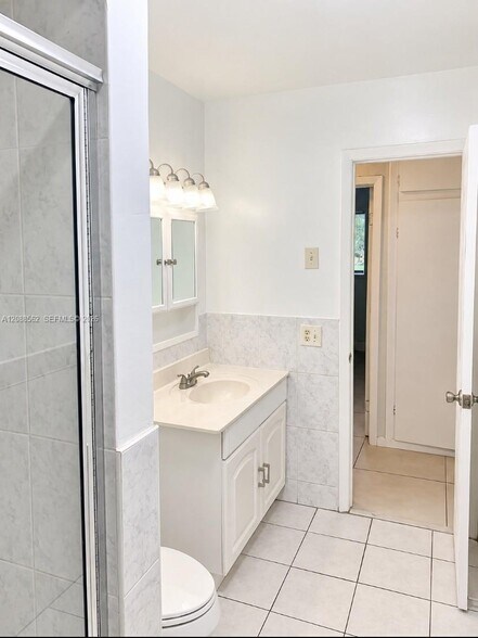 Building Photo - 320 NW 93rd Ter