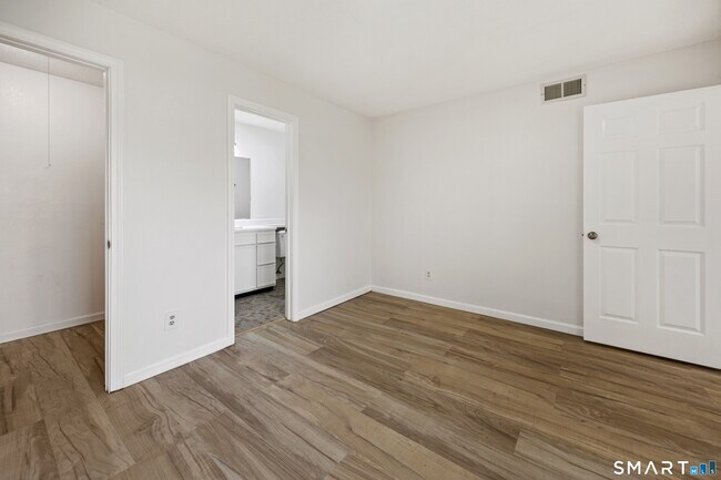 Building Photo - 299 Carriage Crossing Ln