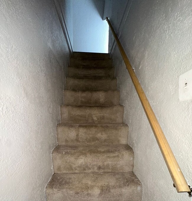 Building Photo - 3 bed 1 bath