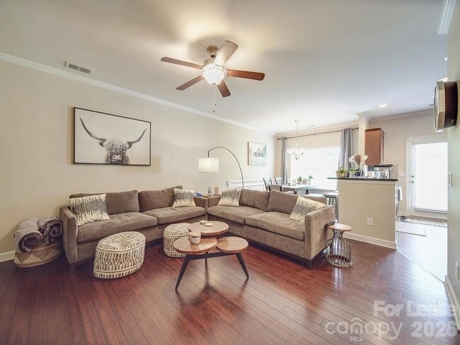 Building Photo - 5657 Tipperlinn Way