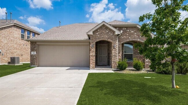 Building Photo - 1014 Lake Grove Dr