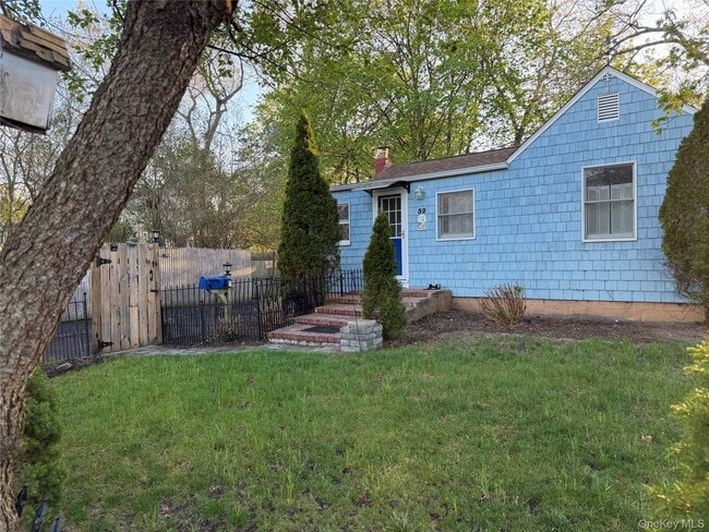 Building Photo - 32 Dewey St