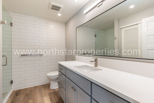 Building Photo - Beautifully fully remodeled Lake Oswego Du...