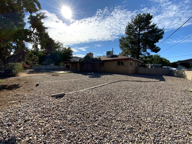 Building Photo - 3 Bedroom Single Story Home Available Near...
