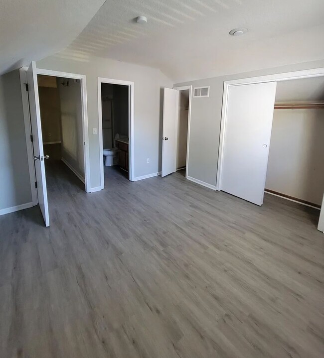 Building Photo - 3 bedroom Townhome