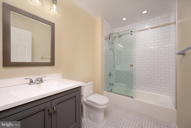 Building Photo - 2942 S Haven Dr